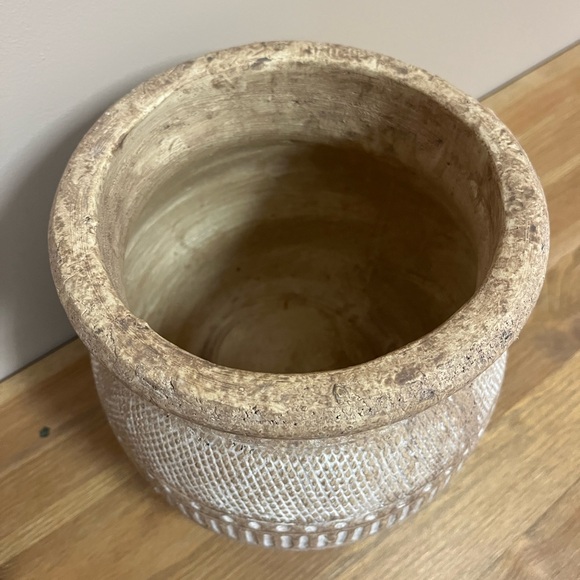 Rustic Urn Style Planter - Picture 2 of 3